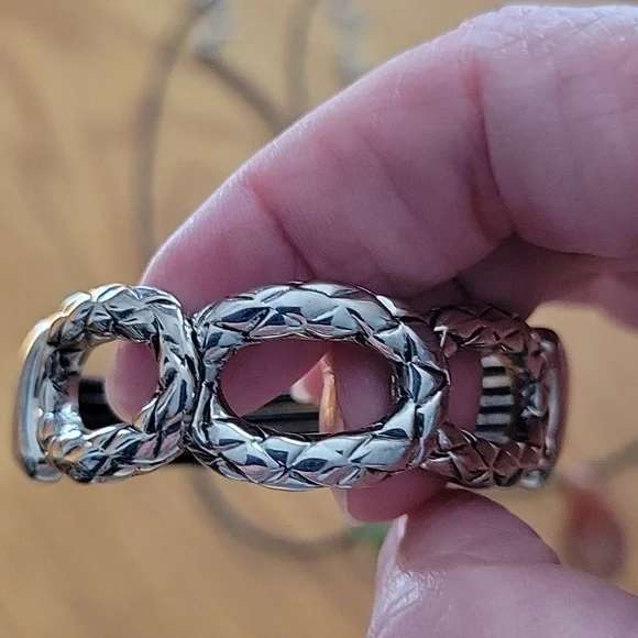 2 sparkle glass necklaces green/ orange. 1 black/silver bracelet. - Picture 2 of 4